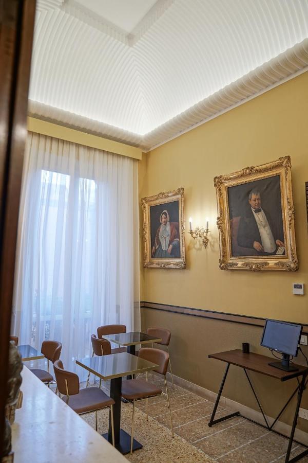 Dimora Donna Elena By Ranieri Bed & Breakfast Naples Exterior photo