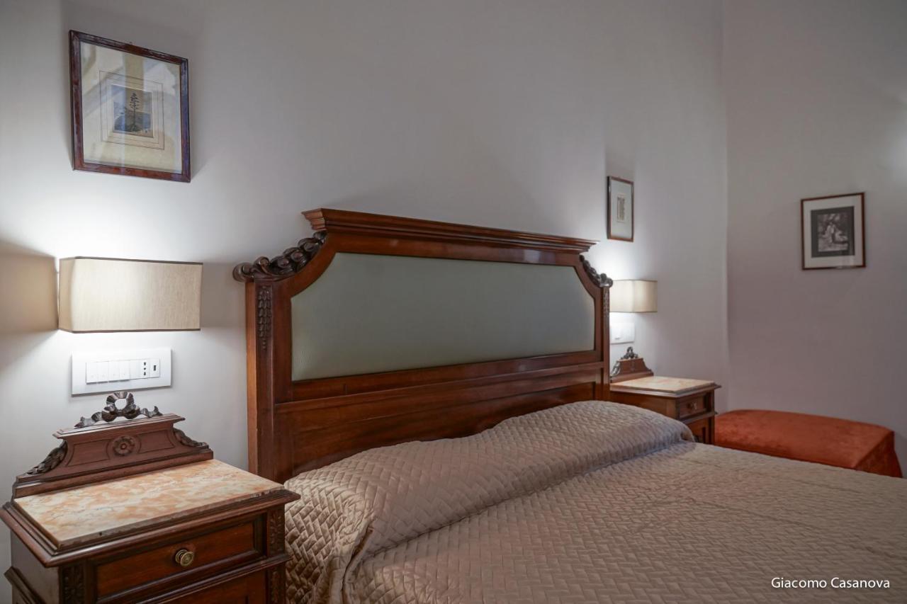 Dimora Donna Elena By Ranieri Bed & Breakfast Naples Exterior photo