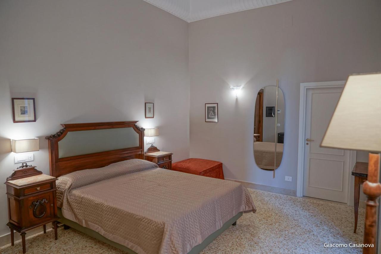 Dimora Donna Elena By Ranieri Bed & Breakfast Naples Exterior photo